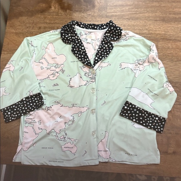 BEAUTY SLEEP SOCIAL 2-Piece Pajama set continents.  XS - Picture 2 of 11